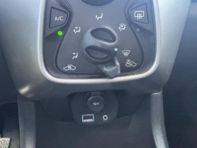 Citroen C1 1.0 e-VTi Selection NL-Auto, Keurig onderhouden, Airco, Elektrische ramen, Centr. portier vergr., Led-verlichting, Audi-Usb-Bluetooth, Tel-verbinding
