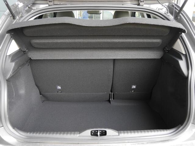 Citroen C3 1.2 PureTech Max | Navigatie | 16" Lichtmetalen velgen | Climate control | Getint glas | Zwart dak | Camera