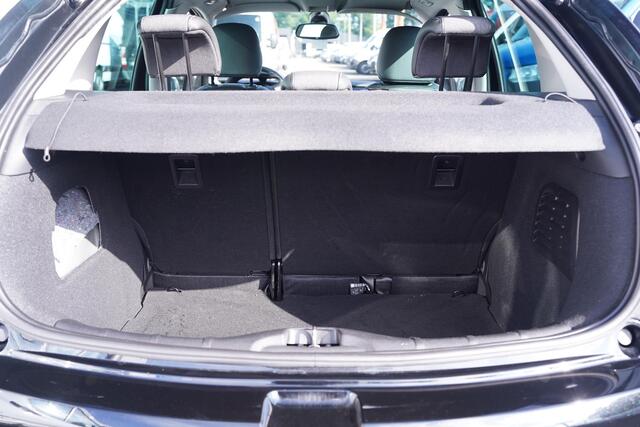 Citroen C3 1.2 PureTech Exclusive automaat private glas trekhaak schakelflippers cruise controle chrome-pakket climate controlle parkeerhulp
