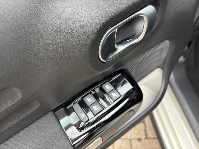 Citroen C3 1.2 PureTech Shine, cruise/climate/camera, navi via app