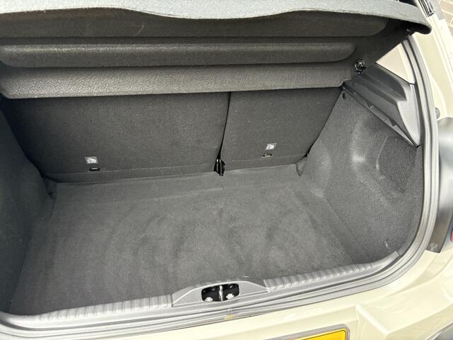 Citroen C3 1.2 PureTech Shine, cruise/climate/camera, navi via app