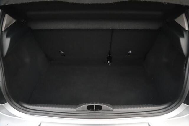 Citroen C3 1.2 PureTech Shine 110PK Automaat Navigatie Achteruitrijcamera 17 inch LMV Carplay Android Getint Glas Lane Assist Clima Cruise