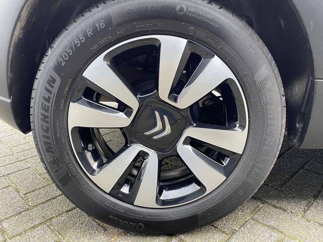 Citroen C3 82pk Max (Camera - Automatische Airco - Navigatie - Parkeersensoren - LED - Apple Carplay)