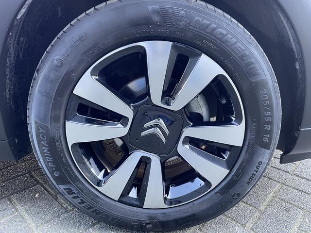 Citroen C3 110pk Max (Camera - Keyless Entry - Navigatie - Automatische Airco - Parkeersensoren - Apple Carplay)