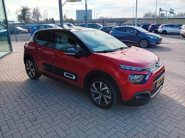 Citroen C3 1.2 PureTech Shine Automaat, Airco(automatisch), Carplay/Android auto, Navigatie, Parkeersensoren, Cruise control, Camera, Parkeerhulp, Dode hoek detector, Rijbaan detector, Elektrische ramen en spiegels, BOVAG