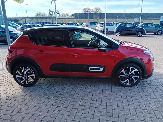 Citroen C3 1.2 PureTech Shine Automaat, Airco(automatisch), Carplay/Android auto, Navigatie, Parkeersensoren, Cruise control, Camera, Parkeerhulp, Dode hoek detector, Rijbaan detector, Elektrische ramen en spiegels, BOVAG