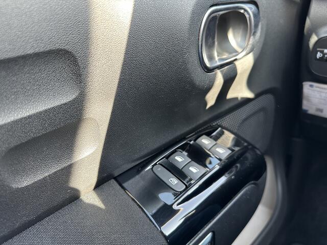 Citroen C3 1.2 PureTech Shine All-in Prijs Airco/Navi/Cruise/Carplay/Parkeersens. A
