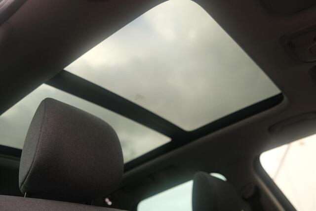 Citroen C3 Aircross PT 110 Shine | Panoramisch schuif-/kanteldak | Camera | Stoelverwarming | Navigatie