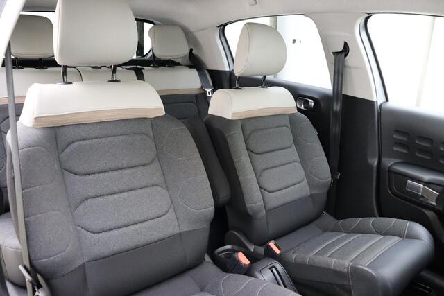 Citroen C3 1.2 PureTech Shine 110pk Automaat | Navigatie | Climate Control | Camera | Cruise control | Lichtmetalen Velgen