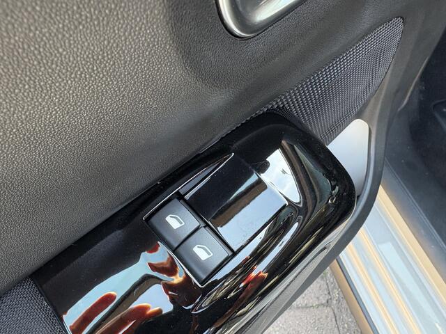 Citroen C3 1.2 PureTech Feel Edition, climate/cruise/ navi via app.