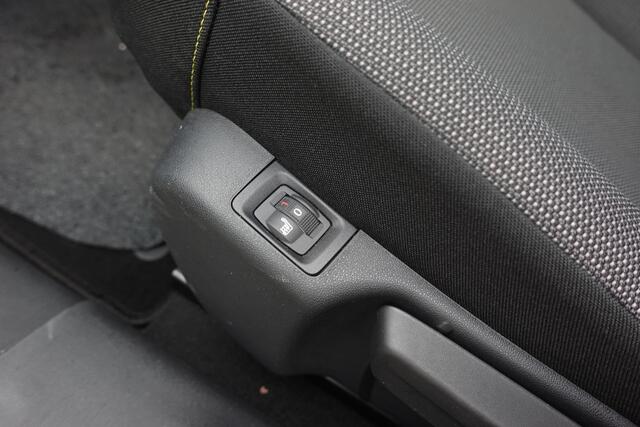 Citroen C3 1.2 PureTech 110 Shine | Automaat | Navi | Camera | Stoel vw | Dodehoek | Lage km | 12 mnd Bovag
