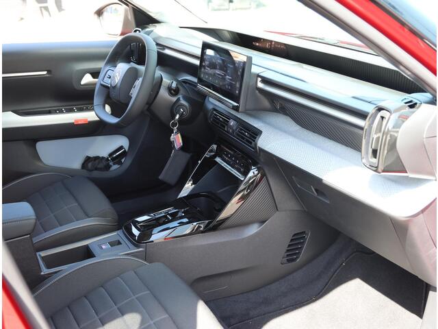 Citroen C3 Ë-C3 Max 113PK 44 kWh | Navigatie | Achteruitrijcamera | Climate control | Cruise control | Apple Carplay/Android Auto | DAB+ radio | Donker getint glas | 17" lichtmetalen velgen |
