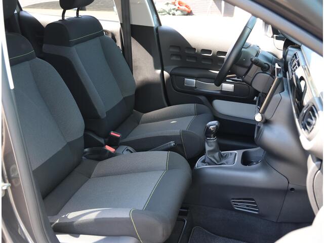 Citroen C3 1.2 85PK Shine | AppleCarPlay/AndroidAuto | Climate Control | Cruise Control | Privacy glas | Navigatie | Trekhaak | 17"LMV | Two-tone | Parkeersenoren | Keyless |