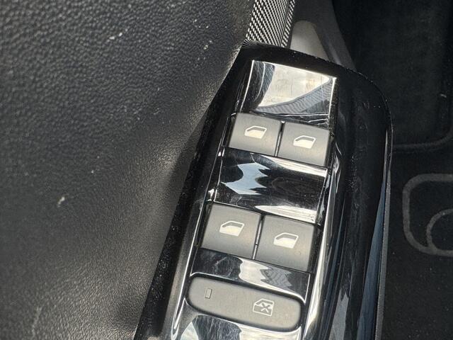 Citroen C3 1.2 PureTech Shine Prijs Inclusief Onderhoud & 12 Maand BOVAG Garantie | Stoelverwarming | Climate Control |