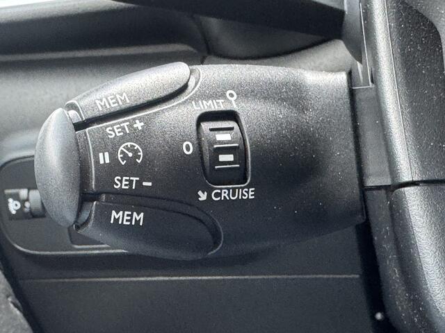 Citroen C3 1.2 PureTech Shine Prijs Inclusief Onderhoud & 12 Maand BOVAG Garantie LED | Camera | Cruise