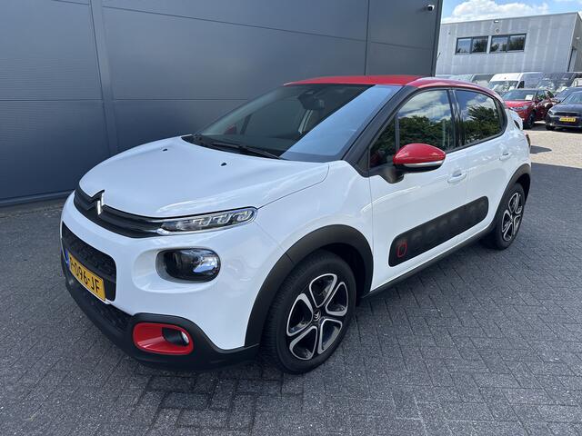 Citroen C3 82PK SHINE (Trekhaak - Parkeersensoren Achter - Camera - Automatische Airco - Apple Carplay - Stoelverwarming))