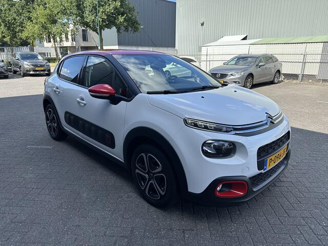 Citroen C3 82PK SHINE (Trekhaak - Parkeersensoren Achter - Camera - Automatische Airco - Apple Carplay - Stoelverwarming))