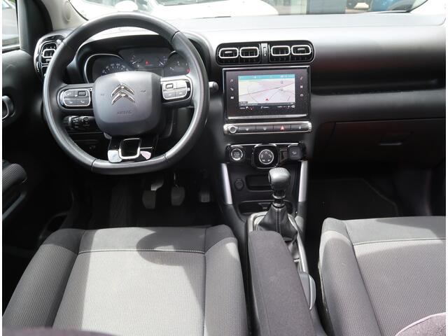 Citroen C3 Aircross 110 Pk Benzine * Hoge Zit * Luxe Uitvoering * Navigatie * Dodehoekbewaking * Open Schuifdak * Keyless Entry & Start Button * Climate & Cruise Control * L.M. Velgen * Vingerhoets; Vierde Generatie Eersteklas Service !
