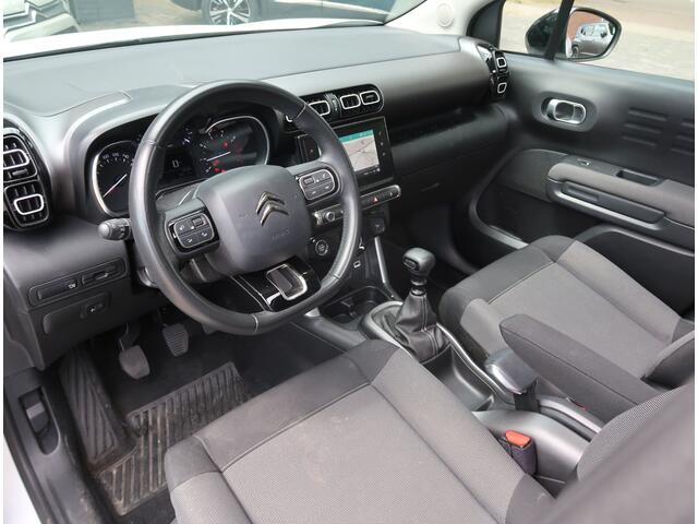 Citroen C3 Aircross 110 Pk Benzine * Hoge Zit * Luxe Uitvoering * Navigatie * Dodehoekbewaking * Open Schuifdak * Keyless Entry & Start Button * Climate & Cruise Control * L.M. Velgen * Vingerhoets; Vierde Generatie Eersteklas Service !