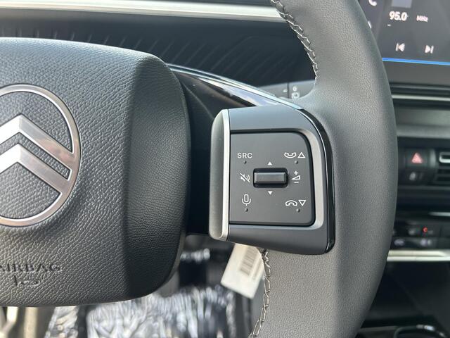 Citroen C3 1.2 Turbo 100pk Max | Nieuwste Model | Navigatie | Parkeer Camera + Sensoren achterzijde | Lichtmetalen Velgen| Hoge zitpositie | LED Verlichting | Contrastkleur Dak | Climate control | Cruise control | DAB+ Radio |