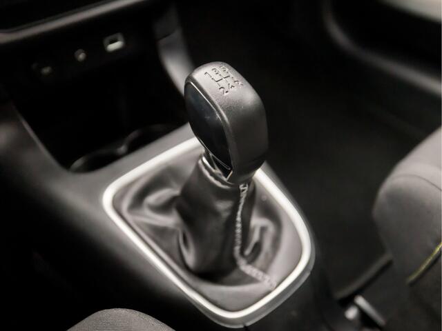 Citroen C3 1.2 PureTech Sport (APPLE CARPLAY, GROOT NAVI, LANE ASSIST, SPORTSTOELEN, LM VELGEN, PARKEERSENSOREN, NIEUWSTAAT)