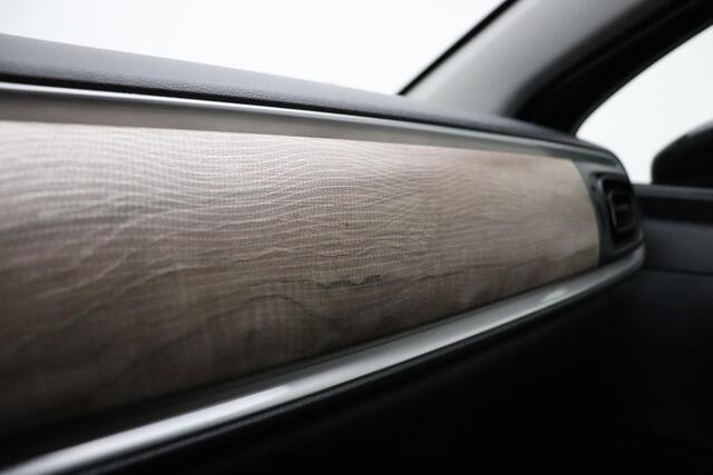 Citroen C3 1.2 PureTech Feel Edition | Comfort stoelen | Achteruitrijcamera | Navigatie | Climate Control | Two Tone | LED koplampen | Lichtmetalen velgen