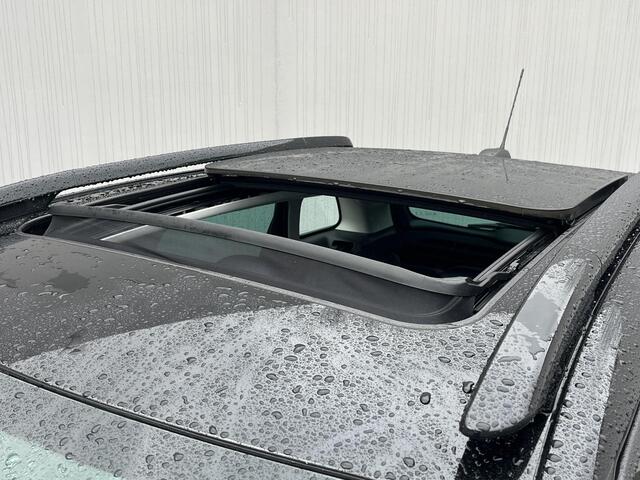 Citroen C3 Aircross 1.2 PureTech Shine Pack Automaat / Elektrisch Glazen Schuif- en Kanteldak / Stoelverwarming voor / Apple Carplay & Android Auto / Keyless Entry & Start / Cruise- en Climate Control / Navigatie full map / Verwarmde Voorruit