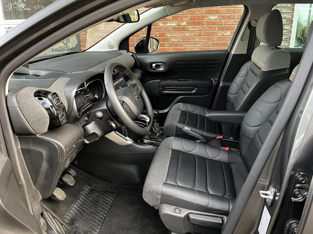 Citroen C3 Aircross Shine Pack 1.2 Turbo 110pk | LEDER | STOELVERW. | KEYLESS ENTRY | HEAD-UP DISPLAY | 17" LM-VELGEN | NAVI | CAMERA | ALL-SEASONBANDEN