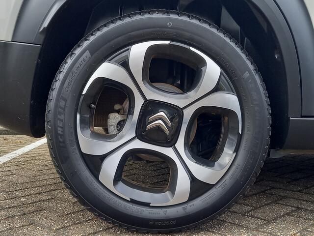 Citroen C3 Aircross 1.2 PureTech S&S Shine Achteruitrij camera | Sensoren voor en achter | Apple Carplay & Android Auto | Trekhaak!