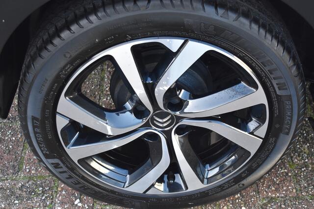 Citroen C3 PureTech 83 Shine Navigatie | Airco | Camera achter | parkeersensoren V+A | Carplay - Android auto | Zeer compleet |