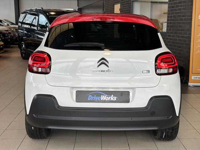 Citroen C3 1.2 PureTech SHINE | Automaat | Carplay | PDC | Weinig kilometers Interesse, Proefrit? Bel of app met: 06-24 28 28 42
