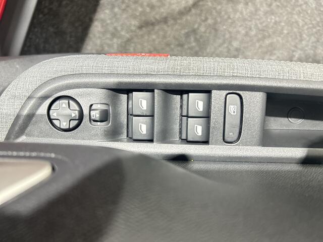 Citroen C3 Ë-C3 Aircross Plus 113pk Comfort Range 44 kWh 11 kw lader | Apple Carplay | Parkeercamera | Zwart dak!