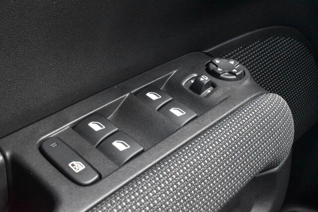 Citroen C3 Aircross PureTech 110 Feel Navi | Airco | Parkeerhulp | Two Tone | Lage km stand |