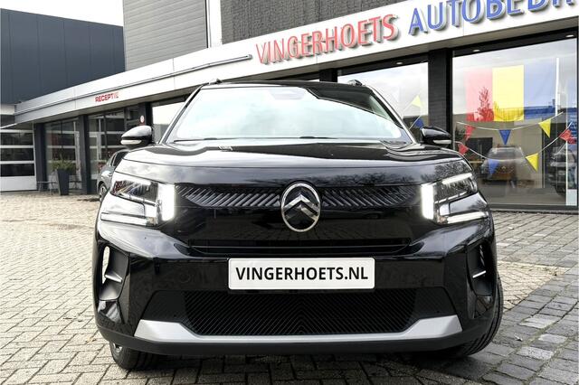 Citroen C3 Ë-C3 100% Elektrisch 113pk Comfort Range 44 kWh Superluxe MAX Uitvoering * Navigatie * Parkeer Camera * L.M. Velgen * Apple Car Play / Android Auto * Climate & Cruise Control * Vingerhoets; Vierde Generatie Eersteklas Service. Al meer dan 100 jaar een beg