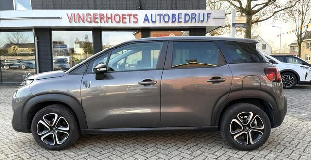 Citroen C3 Aircross 110 Pk Benzine * Hoge Zit Positie * * Airco * Cruise Control * Navigatie & Spotify via Apple Car Play / Android Auto * Dab Radio * Parkeer Sensoren * Vingerhoets; Vierde Generatie Eersteklas Service. Al meer dan 100 jaar een begrip in de Brabants