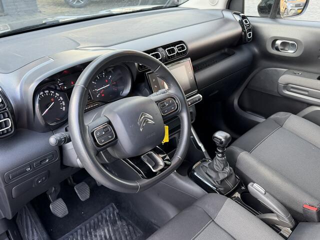 Citroen C3 Aircross 110 Pk Benzine * Hoge Zit Positie * * Airco * Cruise Control * Navigatie & Spotify via Apple Car Play / Android Auto * Dab Radio * Parkeer Sensoren * Vingerhoets; Vierde Generatie Eersteklas Service. Al meer dan 100 jaar een begrip in de Brabants