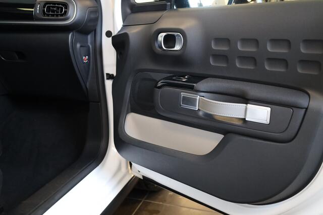 Citroen C3 PT 110 Shine Automaat-6 Trekhaak |Stoelverwarming | Panorama Dak | sensoren achter | Apple Carplay/Android auto