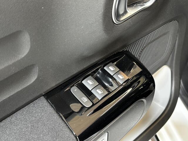 Citroen C3 1.2 PureTech S&S Shine Automaat | Navigatie | Achteruitrijcamera | Parkeersensoren | Android auto / Apple carplay