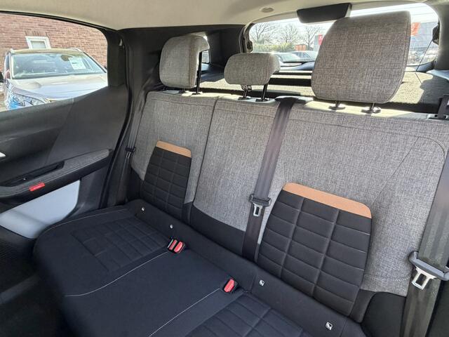 Citroen C3 Aircross 1.2 Benzine Turbo 100 pk Plus * Nieuw Type * 1.500 kg Trekvermogen. Two Tone Lak Dakkleur * Draadloos Apple Carplay / Android Auto voor Up to date Google Maps & Spotify * Climate & Cruise Control * Happy Tag Labels * Vingerhoets; Vierde Generatie