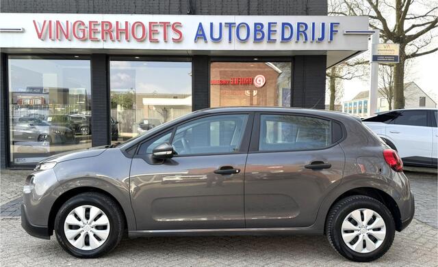 Citroen C3 Benzine 5-Deurs * Hele Mooie * * Climate & Cruise Control * Navigatie & Spotify via Apple Carplay / Android Auto * Vingerhoets; Vierde Generatie Eersteklas Service. Al meer dan 100 jaar een begrip in de Brabantse Kempen.