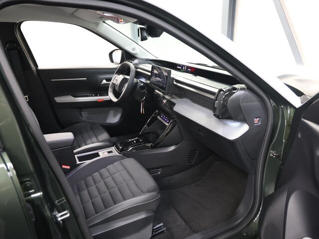 Citroen C3 Ë-C3 Aircross Max 113PK 44 kWh | 1ste eigenaar | AppleCarPlay/AndroidAuto | Navigatie | Cruise Control | Climate Control | Armsteun | Parkeersensoren | DAB Radio | LED | Two-tone | Isofix | Privacy Glass |