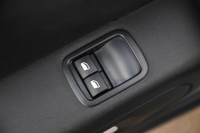 Citroen C3 1.2 PureTech Feel Navigatie Carplay Android Climate Cruise Control Rijstrooksensor Parkeersensor All-season banden!