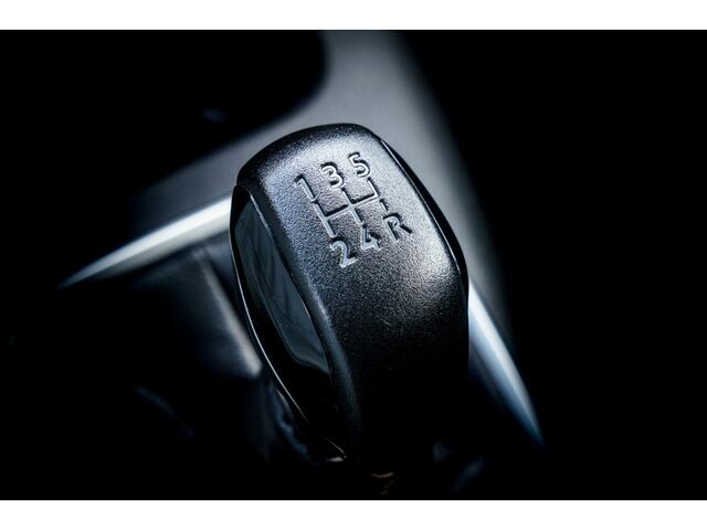 Citroen C3 1.2 PureTech S&S Shine | DB riem is Vervangen | Ned auto | Trekhaak | | Two Tone-kleur zwart dak | 16'' LMV | Pdc |