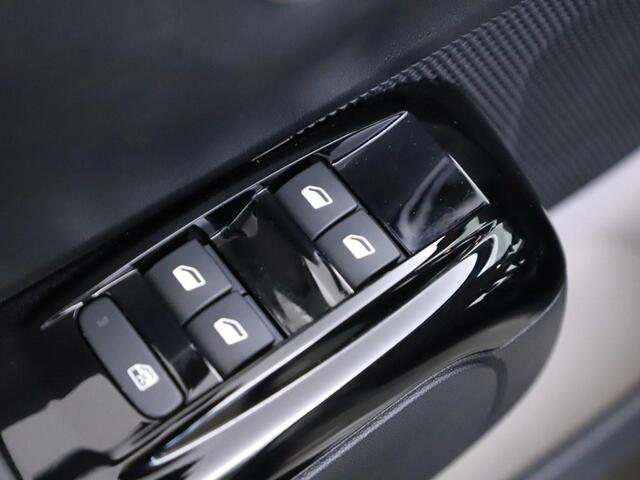 Citroen C3 1.2T 110pk Shine Camera/Nav/H.Leder/CarPlay/Led