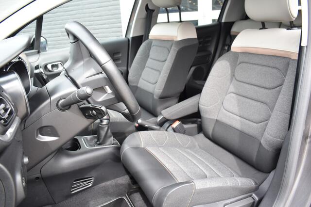 Citroen C3 PureTech 82 Shine | Navigatie | Camera | Airconditioning ECC | Carplay & Android Auto | Dodehoek Detectie | Parkeersensoren V+A | Advanced Comfort Seats | Isofix Bevestigingspunten | Keyless | DAB+ | Zeer Compleet!!