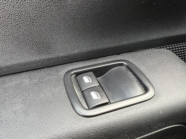 Citroen C3 1.2 PureTech S&S Feel Edition Navi/Sensoren/Duo-Tone/Apple Carplay/GEEN AFLEVERKOSTEN