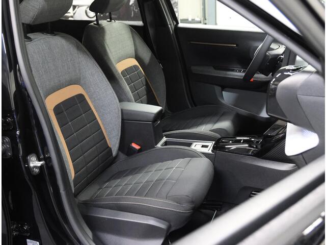 Citroen C3 Aircross 1.2 Hybrid 145PK Plus | 1ste eigenaar | AppleCarplay/AndroidAuto | LED | Camera | Climate Control | Cruise Control | Privacy Glass | Navigatie | Isofix | Two-Tone | Parkeersensoren | DAB Radio |