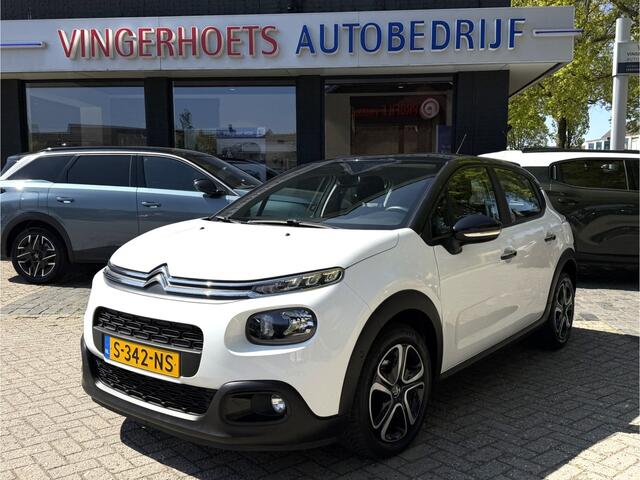 Citroen C3 110 Pk Benzine * AUTOMAAT * Navigatie * Achteruitrij Camera * Climate & Cruise Control * Dodehoeksensor * Grootlicht Assistent * Zwart Dak * Apple Carplay / Android Auto * Vingerhoets; Vierde Generatie Eersteklas Service. Al meer dan 100 jaar een begrip i