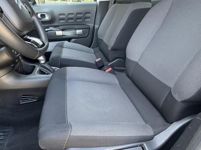 Citroen C3 110 Pk Benzine * AUTOMAAT * Navigatie * Achteruitrij Camera * Climate & Cruise Control * Dodehoeksensor * Grootlicht Assistent * Zwart Dak * Apple Carplay / Android Auto * Vingerhoets; Vierde Generatie Eersteklas Service. Al meer dan 100 jaar een begrip i