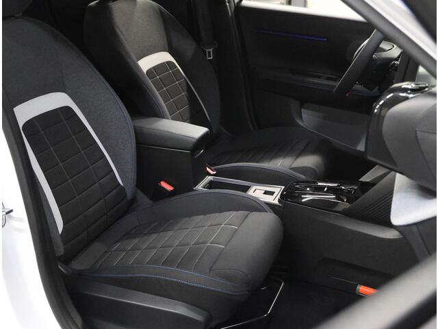 Citroen C3 Ë-C3 Plus 113PK 44 kWh | Accu 96,1% | 1ste eigenaar | AppleCarplay/AndroidAuto | Armsteun | LED | Airco | Cruise Control | Isofix | Parkeersensoren | DAB Radio |